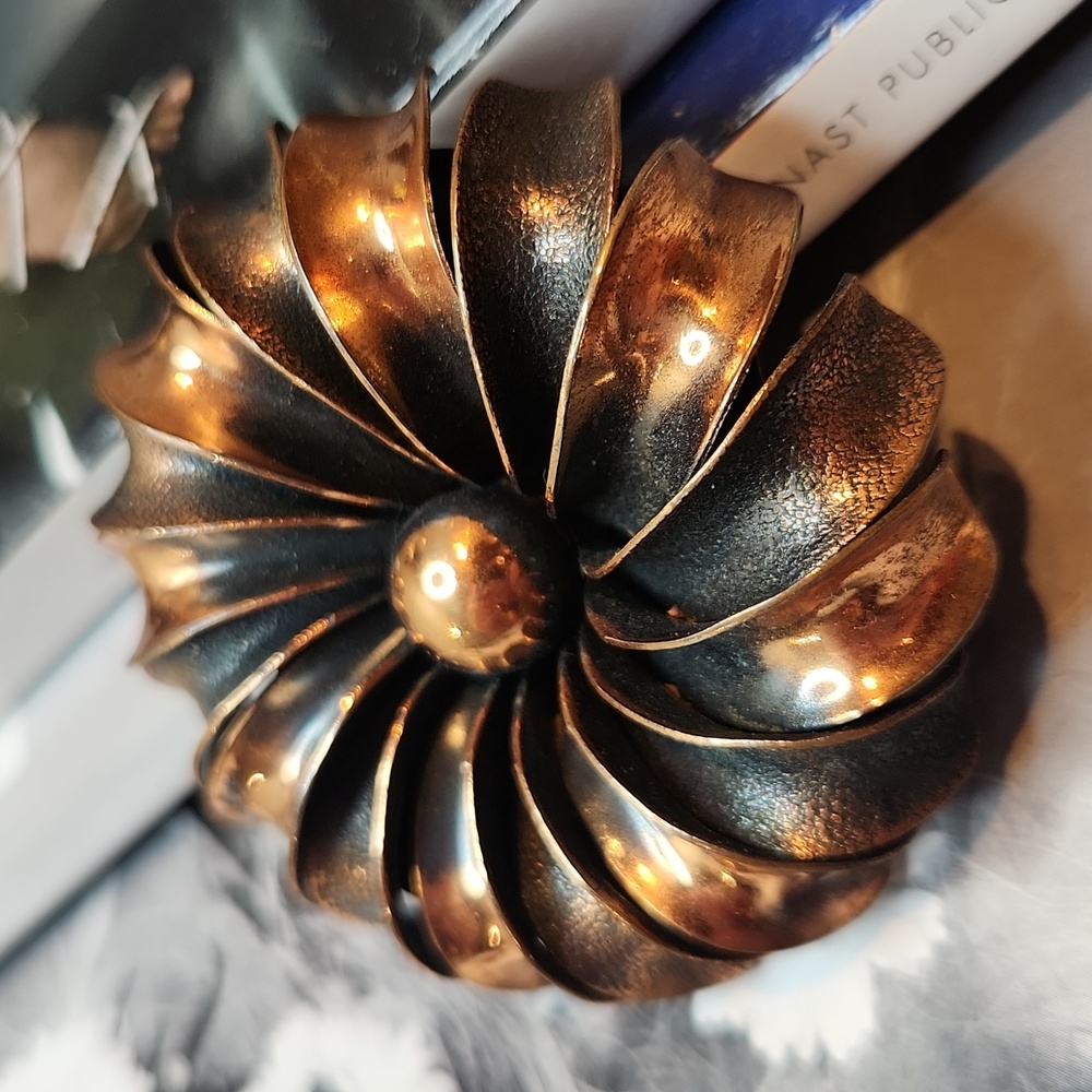 Vintage Copper flower Brooch - Picture 7 of 7